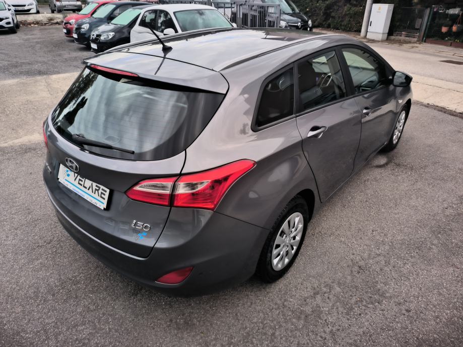Hyundai i30 CW 1,6 CRDi, AUTOMATIK, SERVISNA, JAMSTVO, REG. 1 GODINU, fotografija 10