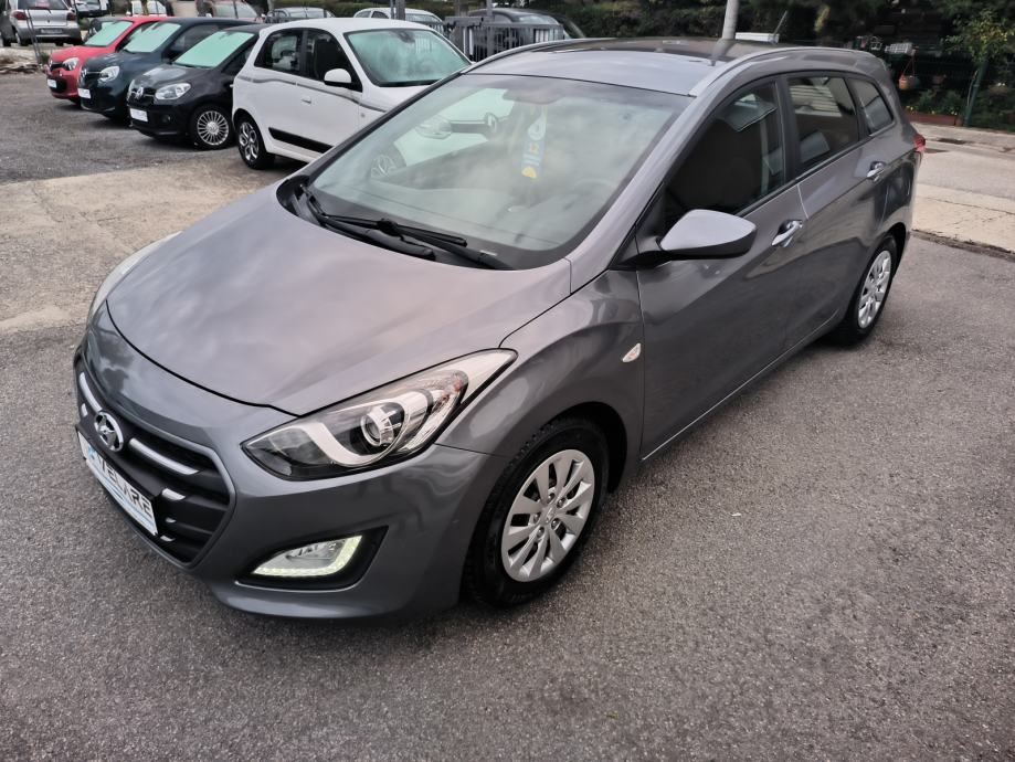 Hyundai i30 CW 1,6 CRDi, AUTOMATIK, SERVISNA, JAMSTVO, REG. 1 GODINU, fotografija 5