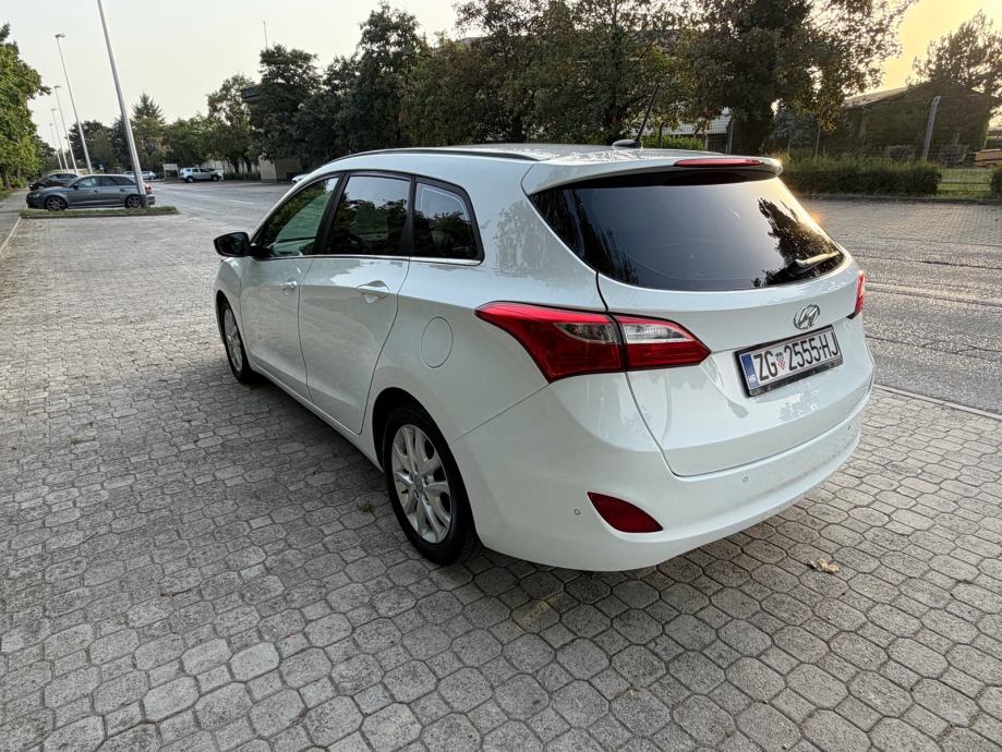 Hyundai i30 CW 1,6 CRDi, fotografija 8