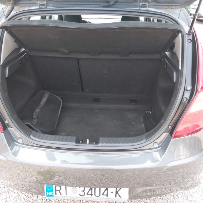 Hyundai i30 CW 1,6 CRDi, fotografija 7