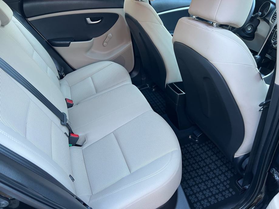 ** HYUNDAI I30 CW ** BLUE DRIVE ** 137.000 KM ** REG 1 GOD ** LED **, fotografija 18