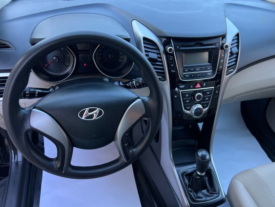 ** HYUNDAI I30 CW ** BLUE DRIVE ** 137.000 KM ** REG 1 GOD ** LED **, fotografija 13