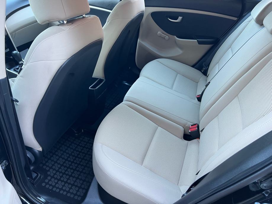 ** HYUNDAI I30 CW ** BLUE DRIVE ** 137.000 KM ** REG 1 GOD ** LED **, fotografija 17