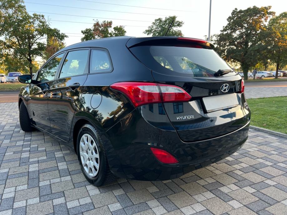 ** HYUNDAI I30 CW ** BLUE DRIVE ** 137.000 KM ** REG 1 GOD ** LED **, pogled izvana - slika 3