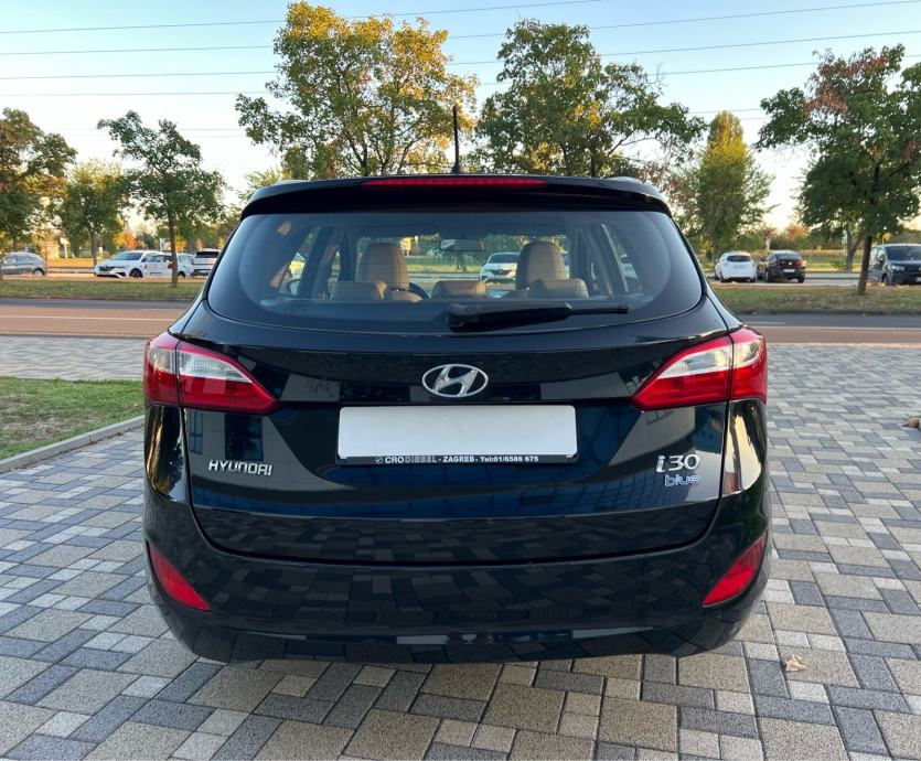 ** HYUNDAI I30 CW ** BLUE DRIVE ** 137.000 KM ** REG 1 GOD ** LED **, pogled izvana - slika 5