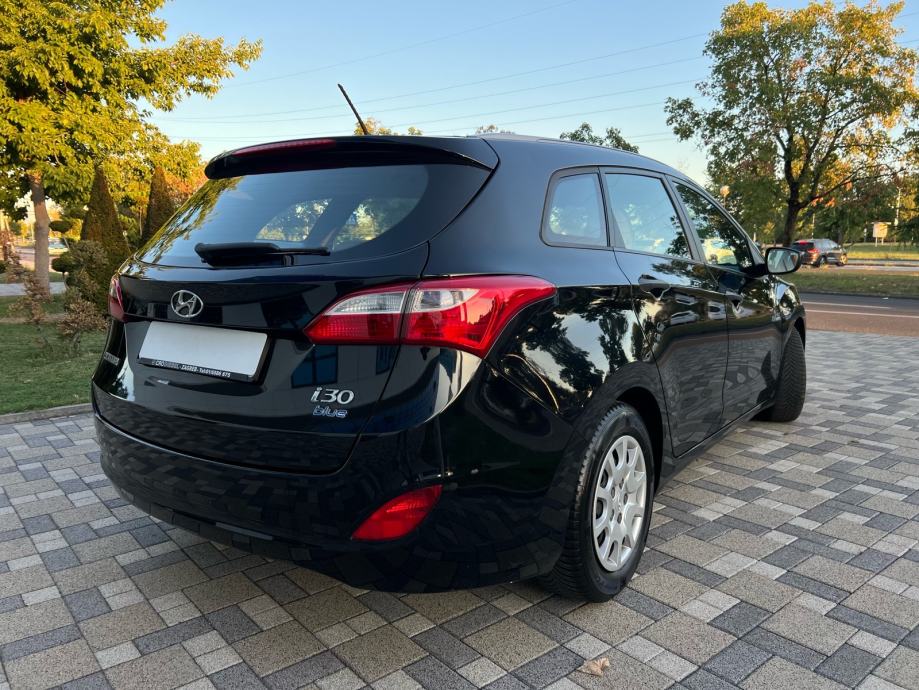 ** HYUNDAI I30 CW ** BLUE DRIVE ** 137.000 KM ** REG 1 GOD ** LED **, fotografija 6