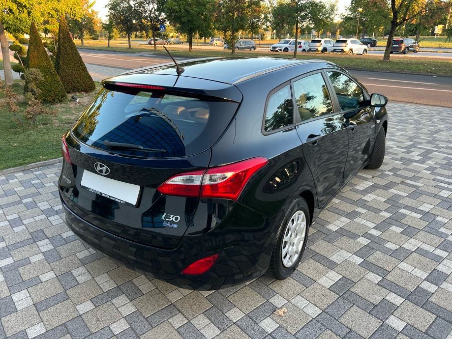 ** HYUNDAI I30 CW ** BLUE DRIVE ** 137.000 KM ** REG 1 GOD ** LED **, fotografija 7