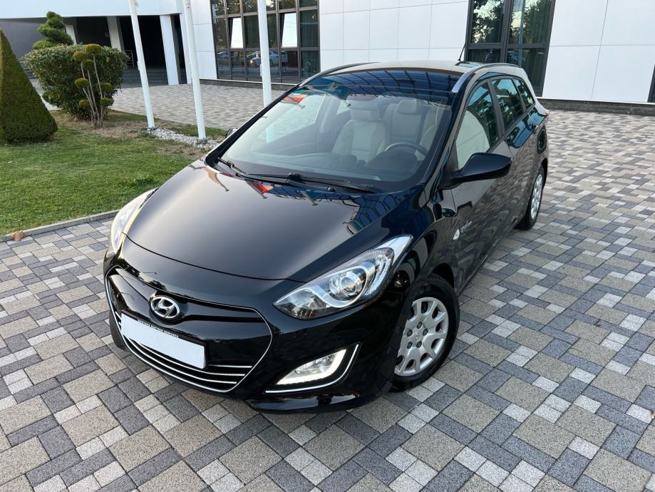 ** HYUNDAI I30 CW ** BLUE DRIVE ** 137.000 KM ** REG 1 GOD ** LED **, pogled izvana - slika 2