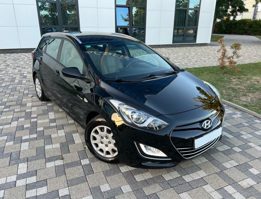 ** HYUNDAI I30 CW ** BLUE DRIVE ** 137.000 KM ** REG 1 GOD ** LED **, fotografija 9