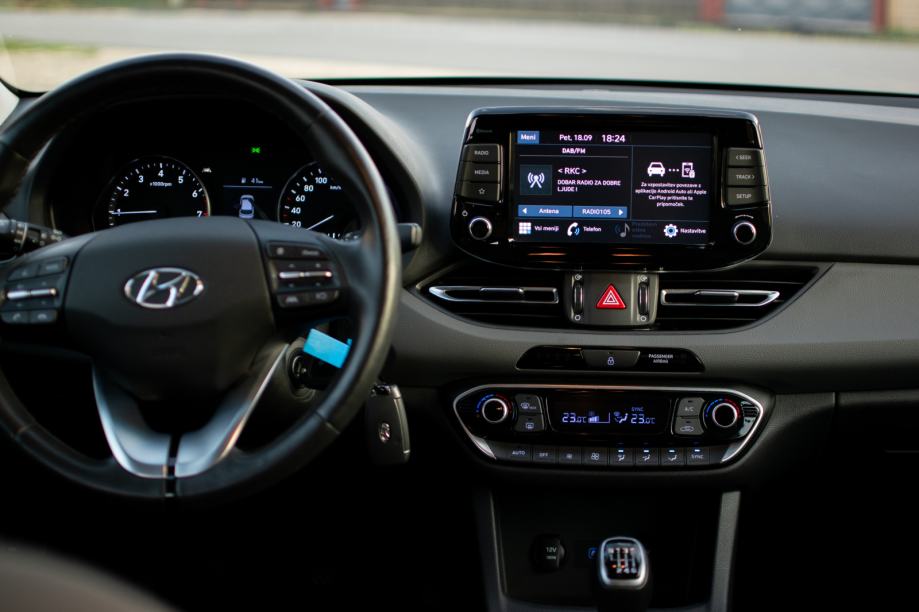 Hyundai i30 STYLE SAMO 47000 KM KAO NOV!!!, fotografija 11
