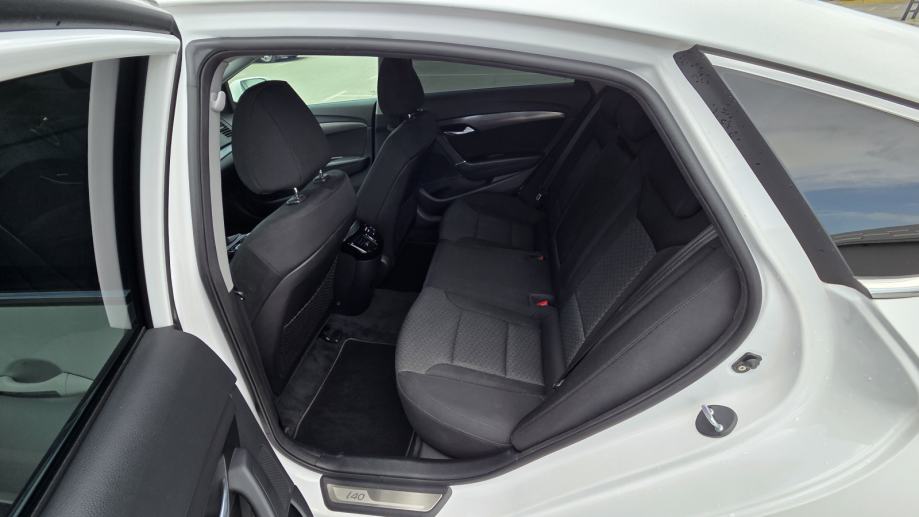 Hyundai i40 1,7, fotografija 11