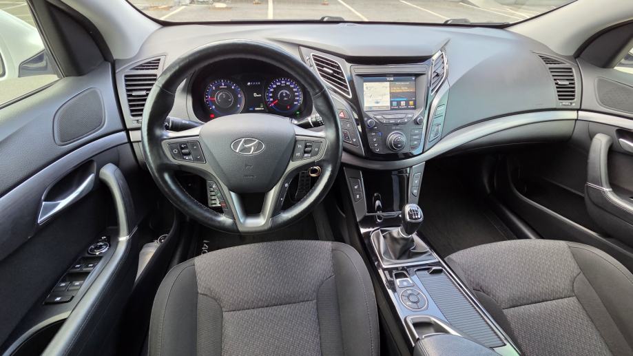 Hyundai i40 1,7, fotografija 15