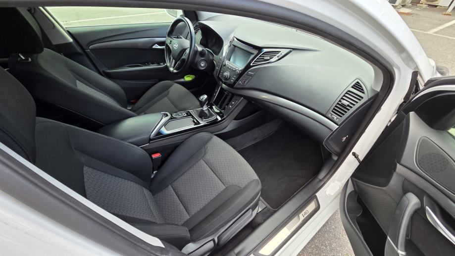 Hyundai i40 1,7, fotografija 13
