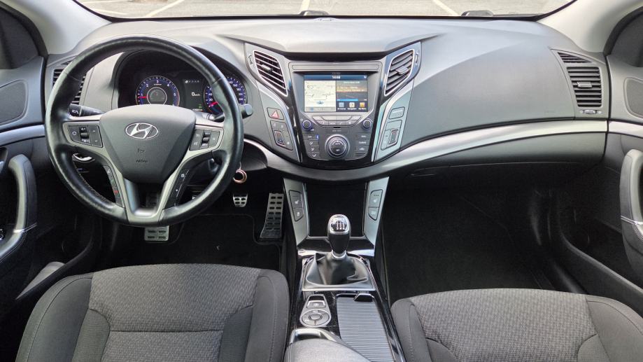 Hyundai i40 1,7, fotografija 17