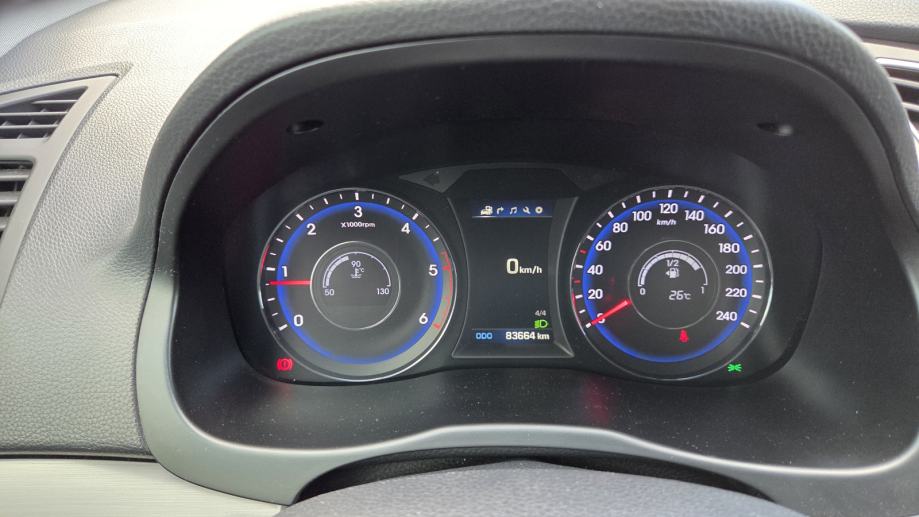Hyundai i40 1,7, fotografija 16