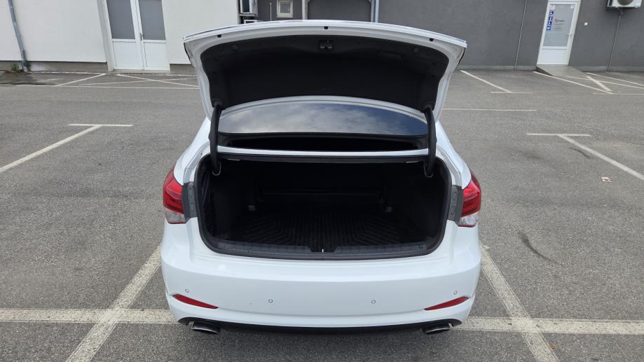 Hyundai i40 1,7, fotografija 9