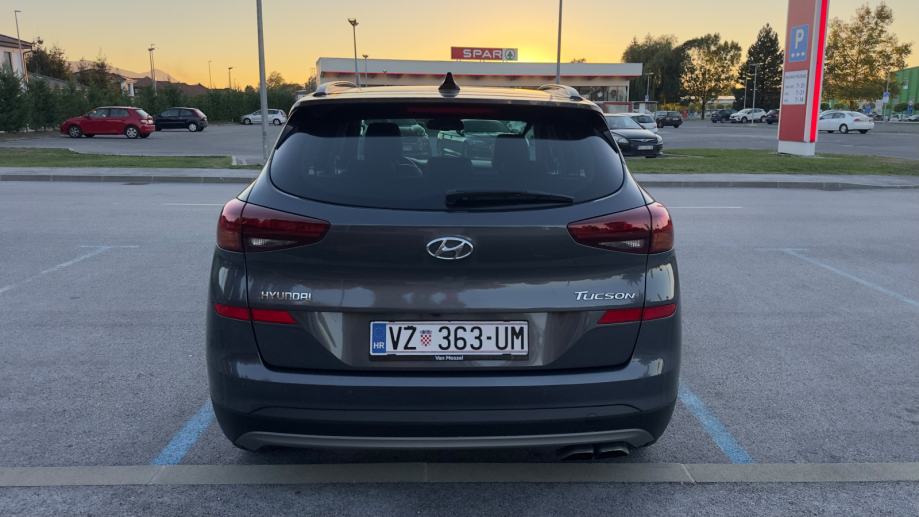 Hyundai Tucson 1.6 CRDI automatik, fotografija 12