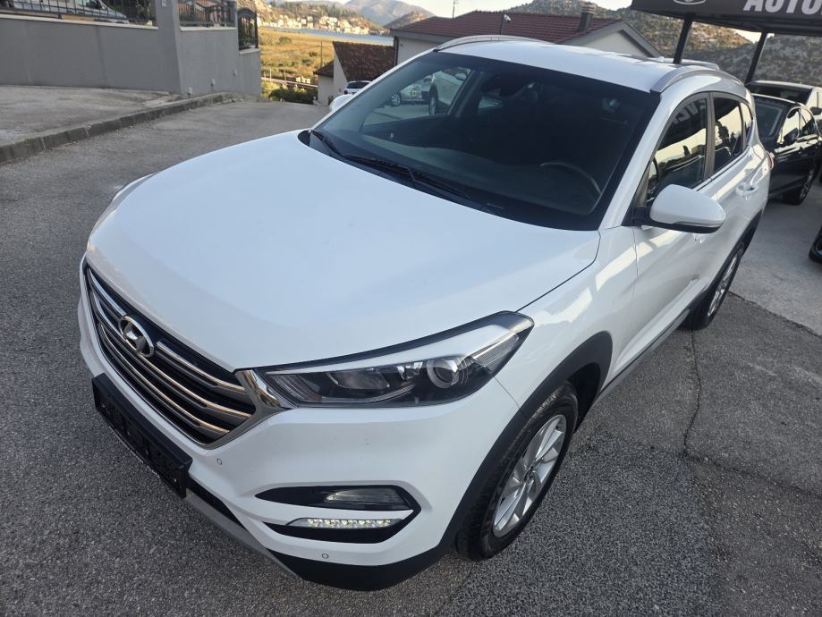 Hyundai Tucson 1,7 CRDi 2018 ** JAMSTVO !!, fotografija 11