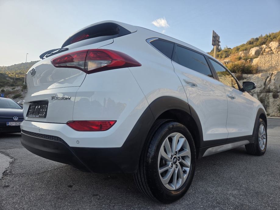 Hyundai Tucson 1,7 CRDi 2018 ** JAMSTVO !!, fotografija 6
