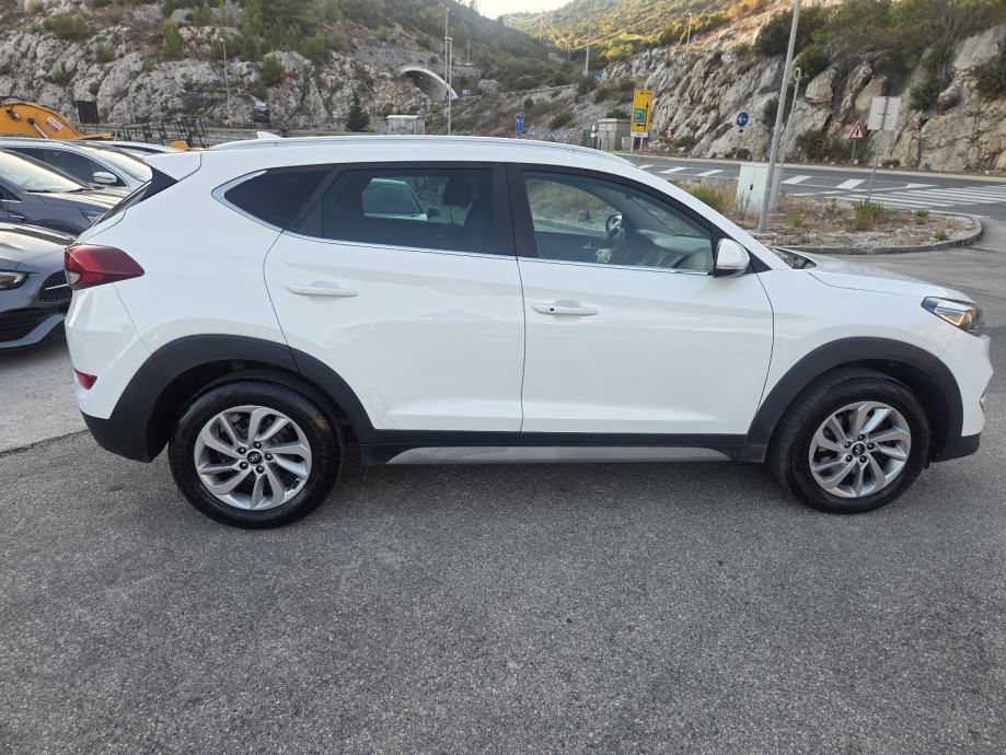 Hyundai Tucson 1,7 CRDi 2018 ** JAMSTVO !!, fotografija 4