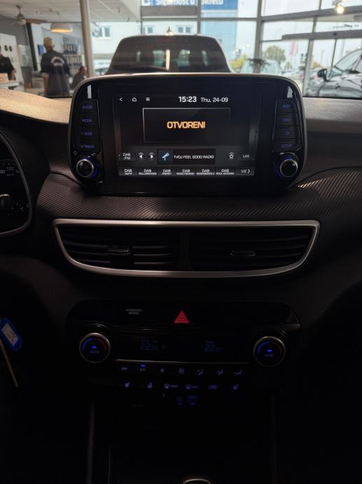 Hyundai Tucson 1,6 T-GDI NAVI KAMERA TOP STANJE, fotografija 12
