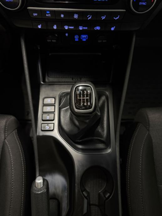 Hyundai Tucson 1,6 T-GDI NAVI KAMERA TOP STANJE, fotografija 15