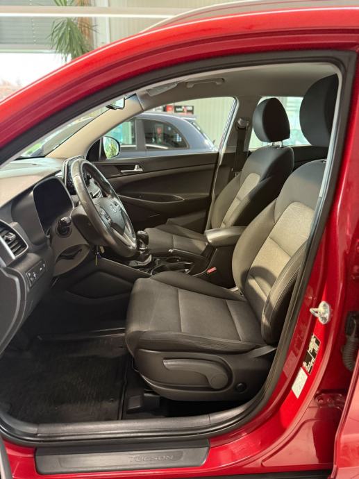 Hyundai Tucson 1,6 T-GDI NAVI KAMERA TOP STANJE, fotografija 20