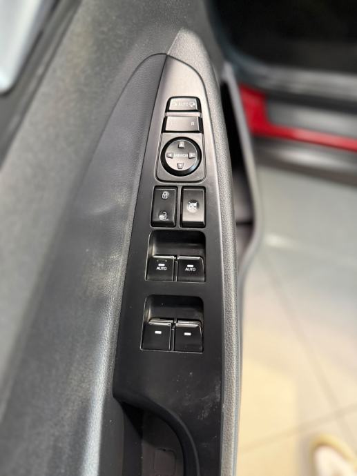 Hyundai Tucson 1,6 T-GDI NAVI KAMERA TOP STANJE, fotografija 19