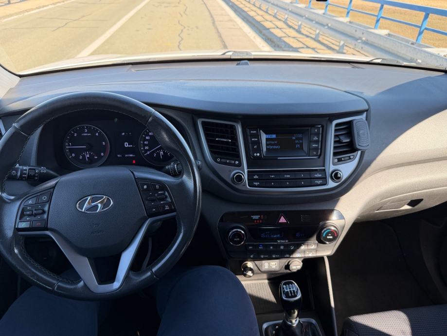 Hyundai Tucson 1.7 CRDI 2015., fotografija 10