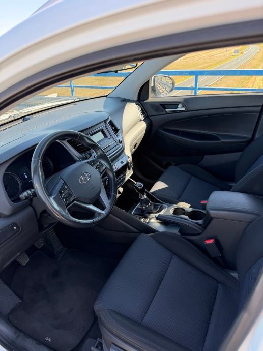 Hyundai Tucson 1.7 CRDI 2015., fotografija 9