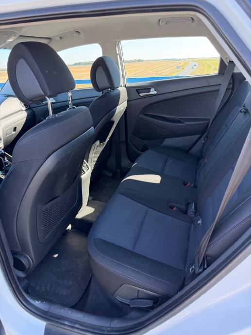 Hyundai Tucson 1.7 CRDI 2015., fotografija 11