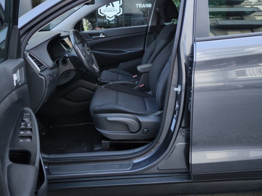 HYUNDAI TUCSON 1.7 CRDi AUTOMATIK// REGISTRAN GODINU DANA//, fotografija 17