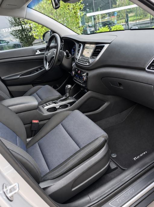 Hyundai Tucson 1.7 CRDi automatik, kamera, Panorama, fotografija 9