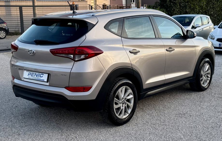 Hyundai Tucson 1.7 CRDi - Kupljen nov u HR - 1. VLASNIK, fotografija 6