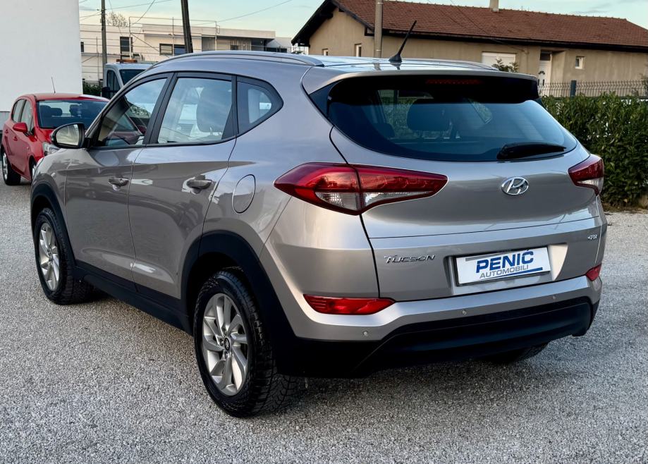 Hyundai Tucson 1.7 CRDi - Kupljen nov u HR - 1. VLASNIK, fotografija 5