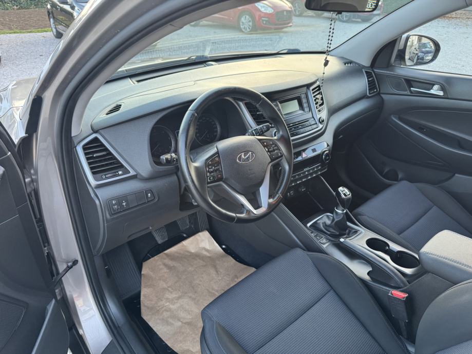 Hyundai Tucson 1.7 CRDi - Kupljen nov u HR - 1. VLASNIK, fotografija 8