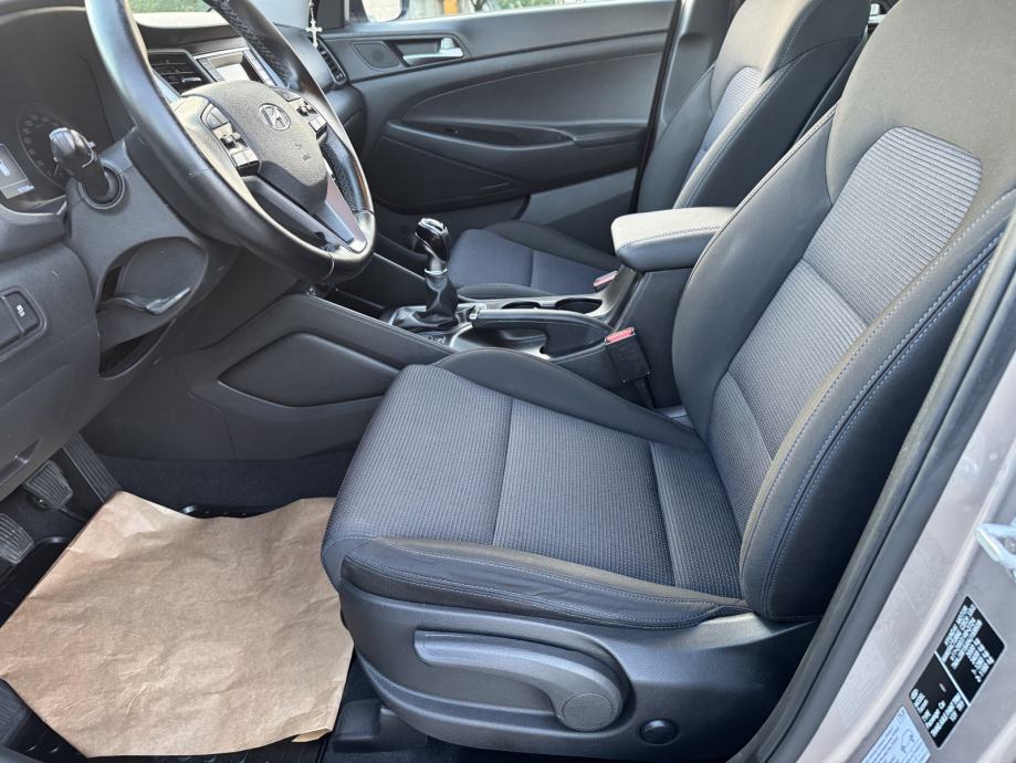 Hyundai Tucson 1.7 CRDi - Kupljen nov u HR - 1. VLASNIK, fotografija 9
