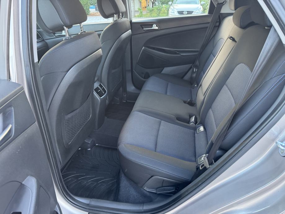 Hyundai Tucson 1.7 CRDi - Kupljen nov u HR - 1. VLASNIK, fotografija 13
