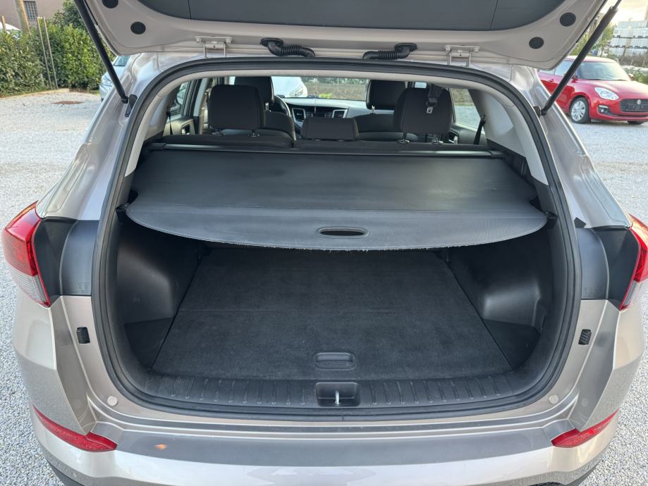 Hyundai Tucson 1.7 CRDi - Kupljen nov u HR - 1. VLASNIK, fotografija 14