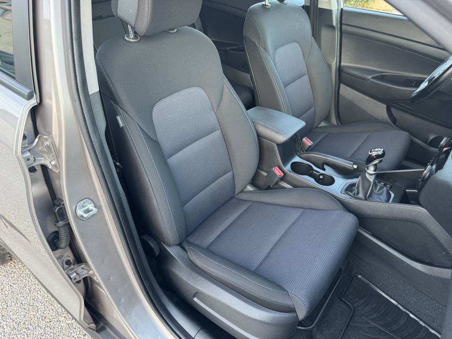 Hyundai Tucson 1.7 CRDi - Kupljen nov u HR - 1. VLASNIK, fotografija 11