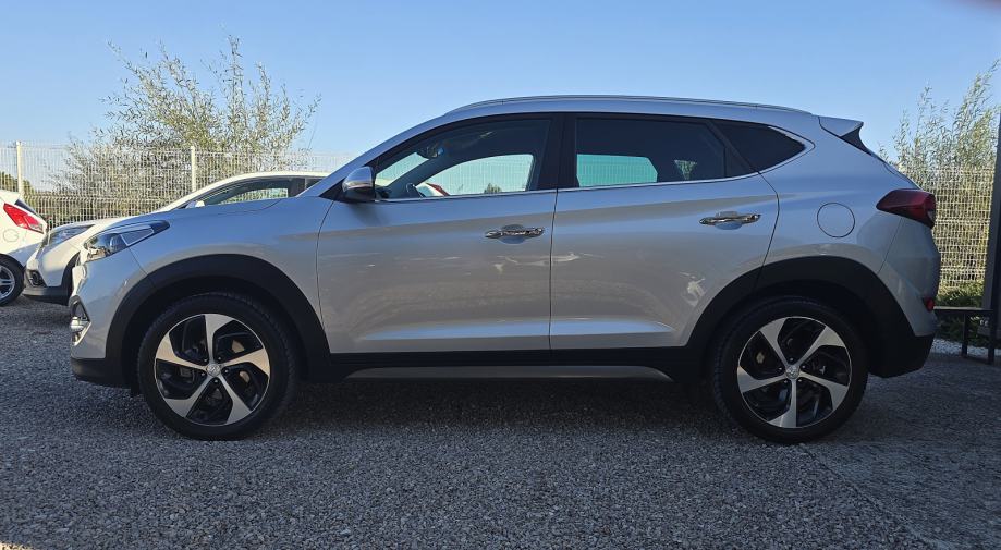 Hyundai Tucson 1.7 CRDi XPOSSIBLE 1. Vlasnik, servisiran PERFEKTAN!, fotografija 2