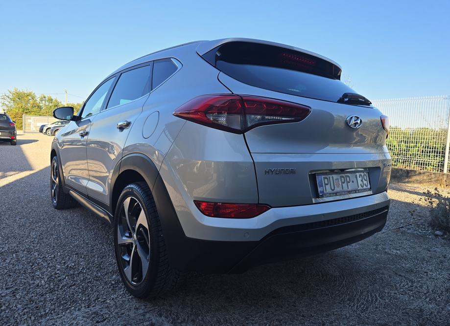 Hyundai Tucson 1.7 CRDi XPOSSIBLE 1. Vlasnik, servisiran PERFEKTAN!, fotografija 3