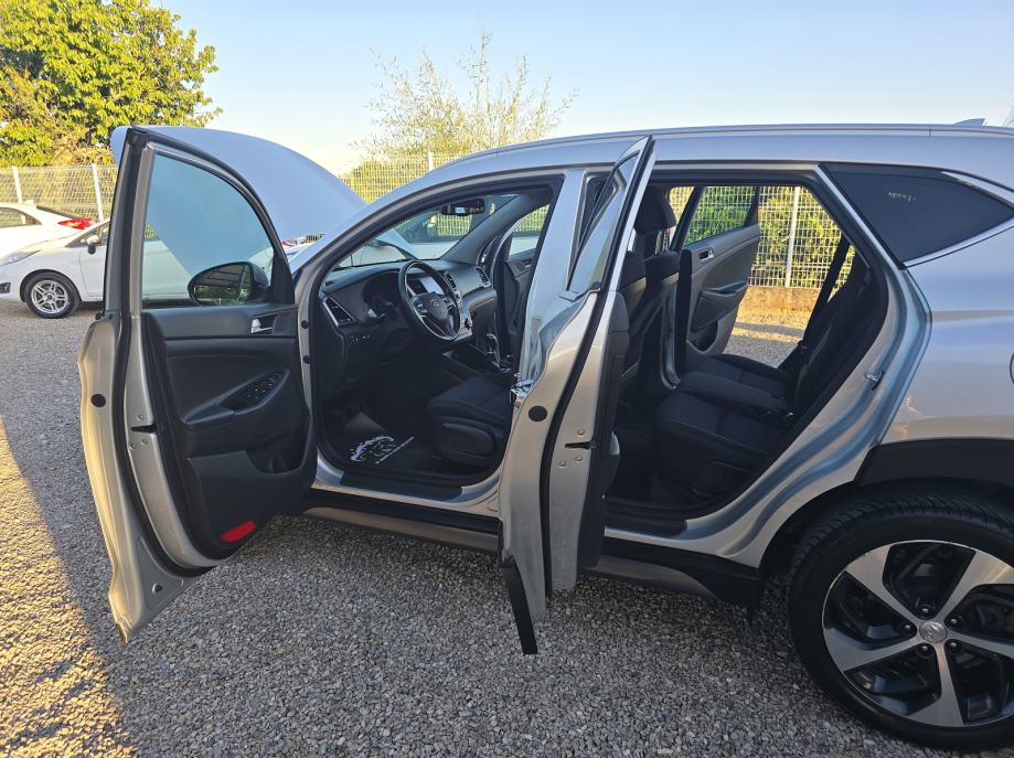 Hyundai Tucson 1.7 CRDi XPOSSIBLE 1. Vlasnik, servisiran PERFEKTAN!, fotografija 11