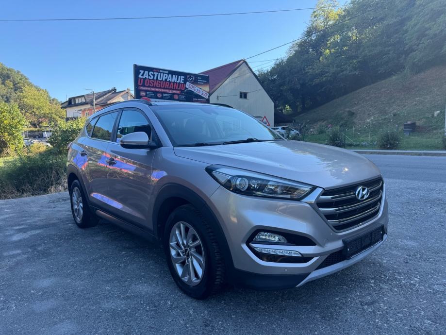 Hyundai Tucson 2,0 CRDi, klima, panorama, kamera, full servisna, pogled izvana - slika 4