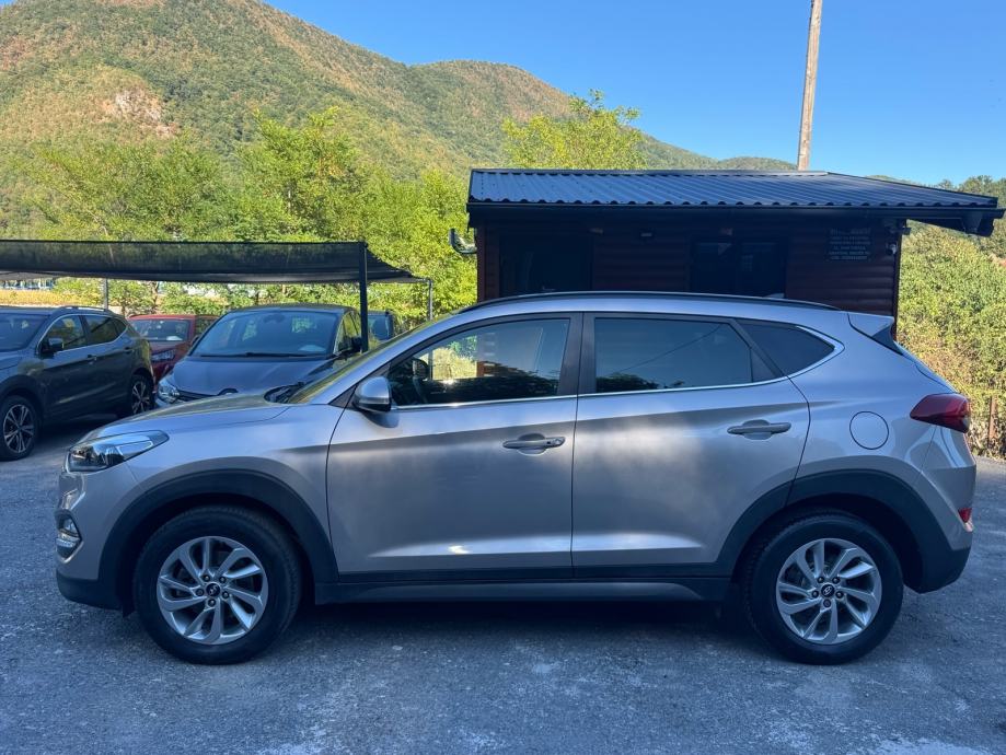 Hyundai Tucson 2,0 CRDi, klima, panorama, kamera, full servisna, pogled izvana - slika 3