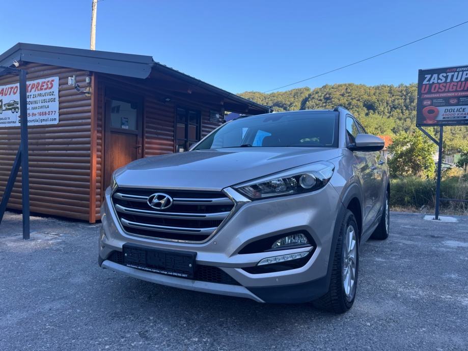 Hyundai Tucson 2,0 CRDi, klima, panorama, kamera, full servisna, pogled izvana - slika 2