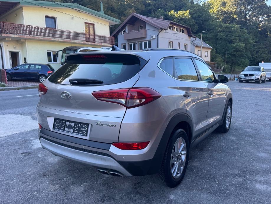 Hyundai Tucson 2,0 CRDi, klima, panorama, kamera, full servisna, pogled izvana - slika 5