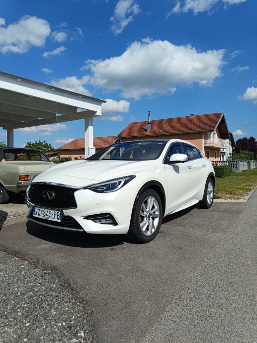 Infiniti Q30