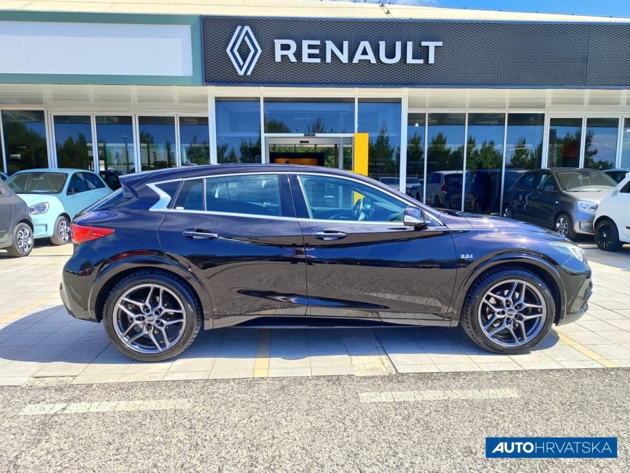 Infiniti Q30