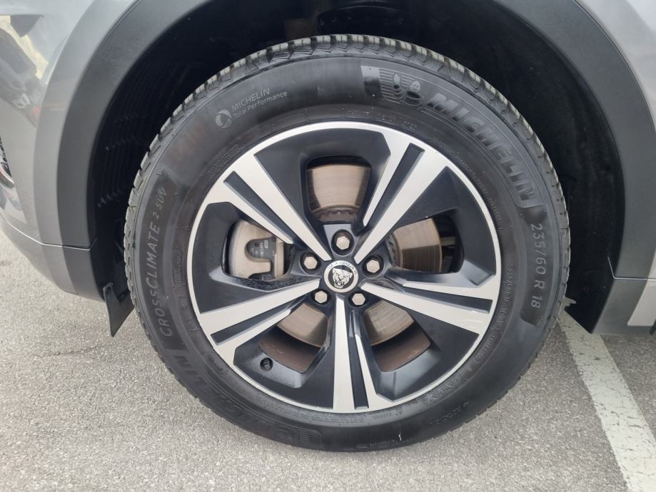 Jaguar E-Pace 2.0 D165 MHEV R-DYNAMIC AWD - AVTOMATIK - ODLIČEN, fotografija 16